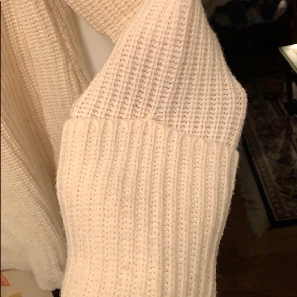 Olivia Palermo Chelsea28 cold shoulder ribbed cream winter pontelle sweater - Picture 10 of 11